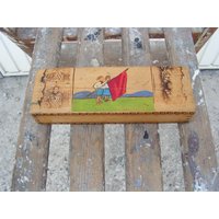 Vintage Distressed Holz Stiftekästchen Stiftemäppchen 1950Er Jahre Alte Stiftehalter Handbemalte Stiftebox Schüler Stifteetose Schulbedarf Zurück von OutlivedMemories