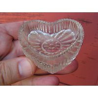 Vintage Glas Aschenbecher Herz Alte Sammler Transparente Kleine Retro Geschenk Für Raucher Wohnkultur von OutlivedMemories
