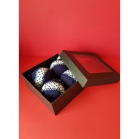 Christbaumkugeln Geschenk Box Handgemacht Baumschmuck Weihnachtskugeln Set Weihnachtsgeschenk Blau Weiß Yule von OutsiderDesign