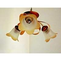 French Vintage 3 Light Wood & Toleware Semi Flush Kronleuchter Glasschirme - Beleuchtung. Kronleuchter. Glas Schirme von OvenLaneCollectables