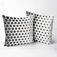 Schwarz-Weiße Kissenhülle Mit Polka Dot Muster | Doppelseitig Bedruckter Dekokissenbezug Auf Dem Weichen Chenille Verschiedenen Größen von OyzShop