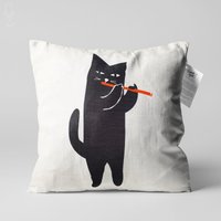 Musiker Spielt Die Orangenflöte, Kissenbezug Mit Schwarzer Katze | Doppelseitig Bedruckter Auf Chenille in Verschiedenen Größen von OyzShop