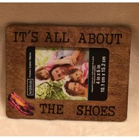 Der Zauberer Von Oz Inspiriert Zitat Es Geht Um Die Schuhe Holz Verbrannt 4x6 Rahmen Land Rubin Rot Hausschuhe von OzsomeTreasurez