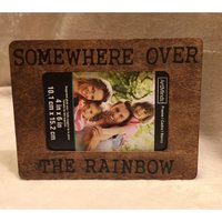 Zauberer Von Oz Zitat Irgendwo Über Dem Regenbogenholz Verbrannten 4x6 Hölzernen Bilderrahmen von OzsomeTreasurez