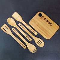 Personalisiertes Küchen Set Aus Bambusholz I Besteck-Set + Schneidebrett von OzyStudiosAT