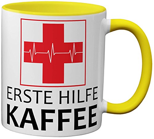 PAPAYANA - 1075 - ERSTE-Hilfe-Kaffee - Beidseitig Bedruckte Tasse 325ml 11oz - Große Farbauswahl - Gelb von PAPAYANA