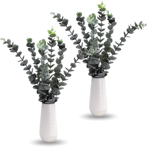 PASCH® 2er Set Eukalyptus künstlich in weißen Keramikvasen (45cm): Realistische künstliche Zweige Deko | Dekozweige | Kunstblumen im Topf | Künstliche Blumen im Topf: Eukalyptus Deko | Eucalyptus von PASCH