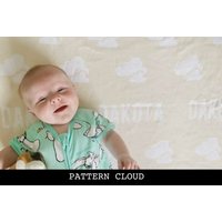 Personalisierte Babydecke - Wolken Design 4 Größen. 100% Baumwoll- Strickdecke von PBSGiftsAndPrints