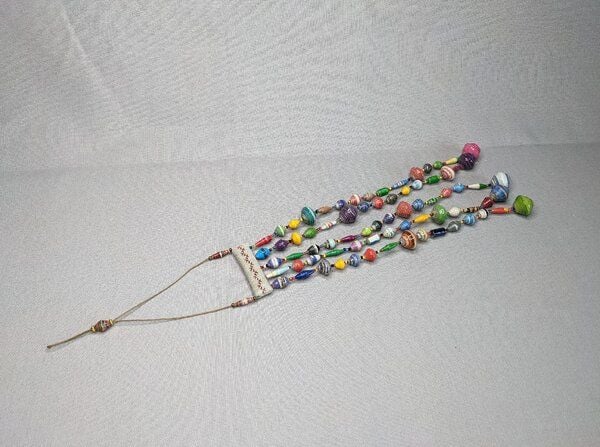 PEARLS OF AFRICA Wand-Fenster-Dekoration aus bunten Papierperlen BUNTO PEARLS OF AFRICA Wand-Fenster-Dekoration aus bunten Papierperlen BUNTO von PEARLS OF AFRICA