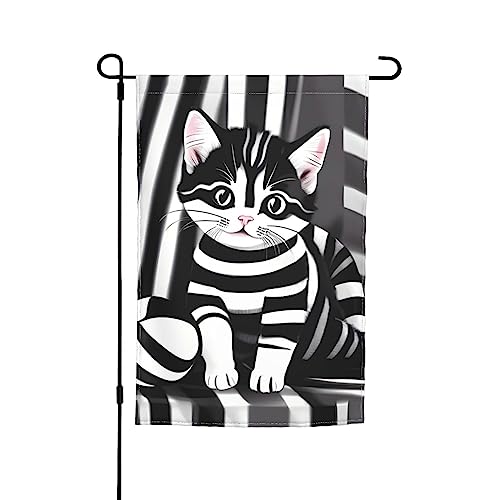 Schwarz-weiß gestreifte Kätzchen-Gartenflagge, 30,5 x 45,7 cm. Helle, doppelseitige Outdoor-Dekoration bringt Spaß in Ihren Garten. von PEGQCVAM
