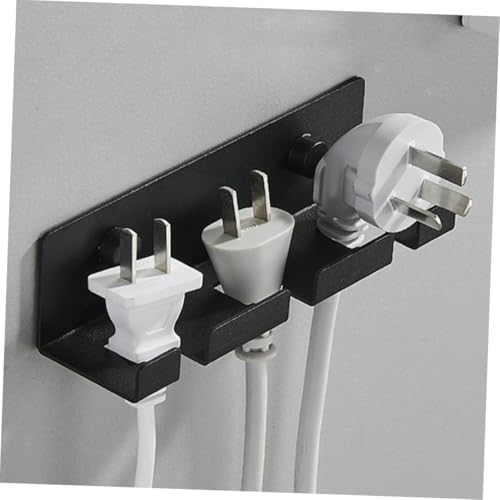 PENIKOKO Wandhalterung für Steckdosen Schwarz Steckdosenhalter aus Aluminium ohne Bohren Selbstklebend Kabelaufbewahrung für Haushaltsgeräte Platzsparend Kabelorganizer von PENIKOKO
