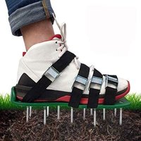 Rasenbelüfterschuhe, Rasenbelüfter-Spikeschuhe mit 4 verstellbaren Riemen und Metall-Vertikutierer für Rasenbelüfter, Gartenschuhe Rasenbelüfterschuhe, Rasenbelüfter-Spikeschuhe mit 4 verstellbaren Riemen und Metall-Vertikutierer für Rasenbelüfter, Gartenschuhe von PENY