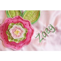 Große Flauschige Decke - Minky Satin 3D Blumen Stickerei Neugeborene Geschenk Foto Requisite Babydecke Monogramm von PETUNIAS
