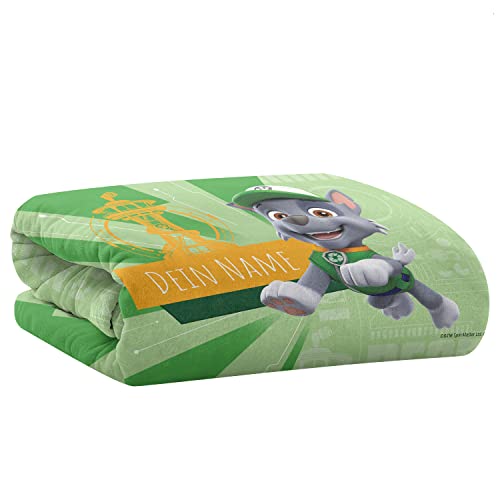 PICANOVA – PAW Patrol Rocky Decke mit Name 200x150cm – Personalisierte Kuscheldecke für Kinder – Premiumqualität Fleecedecke 510g/qm – Unschlagbar Weich Und Gemütlich Schmusedecke von PICANOVA
