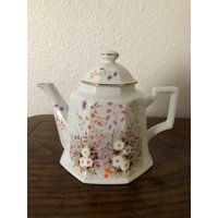 Hübsche Teekanne in Weiß Mit Blumenbouquet von PIQUINStore