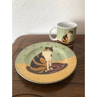 Sakura Cat Sammeltasse Becher Und Teller Von Warren Kimble 2000 von PIQUINStore