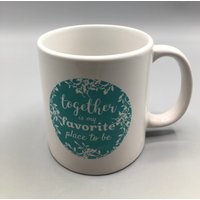 Zusammen Ist Mein Lieblingsort, Um Inspirierende Kaffee-Tee-Tasse Zu Sein von PIQUINStore