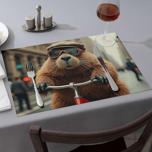 Tischläufer, Motiv: Biber mit Sonnenbrille fährt mit dem Fahrrad in der Stadt. Esstischsets, Küche und Esszimmer, Western-Tischdecke (4 Stück) von PKRD