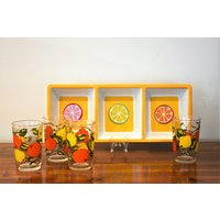 Retro Glanz. Set Mit 4 Bunten 1970Er Jahre Retro-Gläsern Und Einem Serviertablett Aus Melamin von PKTreasureHunting