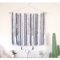 Boho Garn Wandbehang, Wandteppich, Wanddekor, Fiber Art, Makramee Textile Kunst, Rustikale Wanddekoration, Perlen Wandbehang von PLCDesignStudio