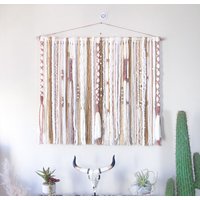 Rose Gold Garn Wandbehang, Boho Wandteppich, Wanddeko, Faserkunst, Makramee Textil, Perlen Hochzeit Kulisse Rose Gold Garn Wandbehang, Boho Wandteppich, Wanddeko, Faserkunst, Makramee Textil, Perlen Hochzeit Kulisse von PLCDesignStudio