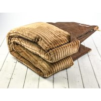 Hundeschlafsack Kunstleder Vintage Mahagoni + Streifenplüsch Toffee Reißverschluss in Wunschfarbe Reisebett Plüschbüddel Für Haustiere von PLUESCHBUEDDEL