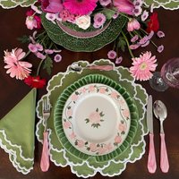 Cressida Grün Weiß Handgefertigte Stoff Tischset Bogenrand Wasserdicht Gestickte Personalisierte Serviette Und von PNRDecorShop