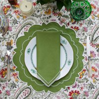 Harmony Grün Handgefertigte Stoff Tischset Und Serviette Set Scalloped Edge Wasserdicht Gestickte Für Esstisch Dekor Luxus Harmony Grün Handgefertigte Stoff Tischset Und Serviette Set Scalloped Edge Wasserdicht Gestickte Für Esstisch Dekor Luxus von PNRDecorShop