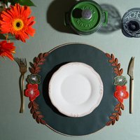 Jasmin Dunkelgrün Handgemachtes Kunstleder Tischset Runde Gestickte Personalisierte Für Esstisch Mutter Tagesgeschenk von PNRDecorShop
