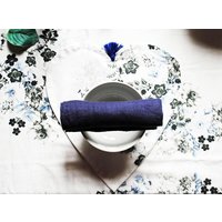 Set Bestehend Aus Floralen Tischdecke Mit Fransen Und 4 Herzförmigen Tischdecken "Herz Auf Meinem Tisch" von PODZEtextile