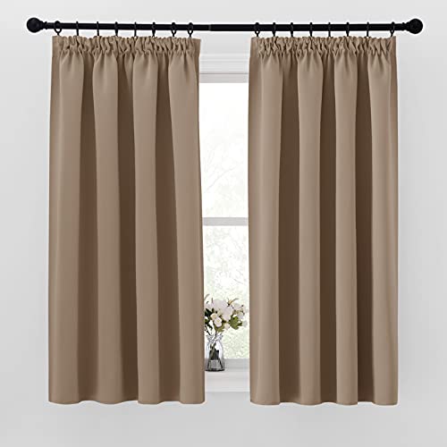 PONY DANCE Schienensystem Gardinen Verdunkelung Kurz 2er Set Verdunklungsvorhänge mit Kräuselband Thermogardine gegen Hitze Blackout Vorhang, H 145 x B 140 cm, Cappuccino von PONY DANCE