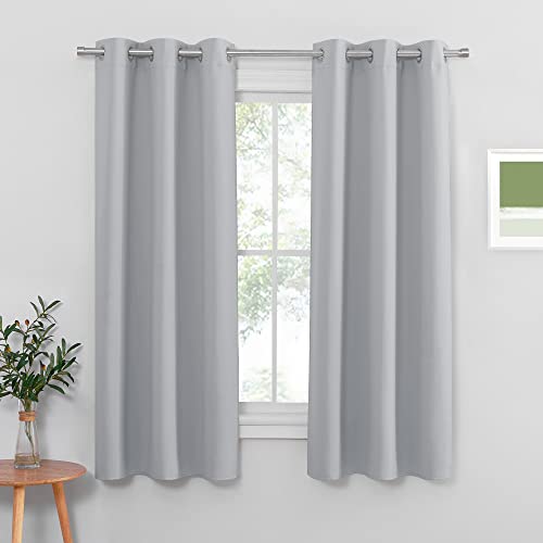 PONY DANCE Verdunklungsvorhänge mit Ösen Kurze Gardinen Blickdicht 2er Set H 158 x B 106 cm Thermovorhang gegen Hitze Short Blackout Curtains for Living Room, Silbergrau PONY DANCE Verdunklungsvorhänge mit Ösen Kurze Gardinen Blickdicht 2er Set H 158 x B 106 cm Thermovorhang gegen Hitze Short Blackout Curtains for Living Room, Silbergrau von PONY DANCE