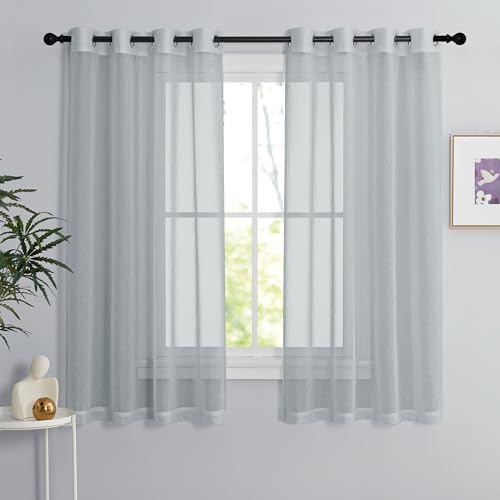 PONY DANCE Graue Vorhänge 160 cm Lang Sheer Curtains 2er Set Schlafzimmer Gardinen Leinenoptik Vorhang Transparent Fenstergardinen Modern Übergardinen mit Ösen, H 160 X B 140 cm, Grau PONY DANCE Graue Vorhänge 160 cm Lang Sheer Curtains 2er Set Schlafzimmer Gardinen Leinenoptik Vorhang Transparent Fenstergardinen Modern Übergardinen mit Ösen, H 160 X B 140 cm, Grau von PONY DANCE