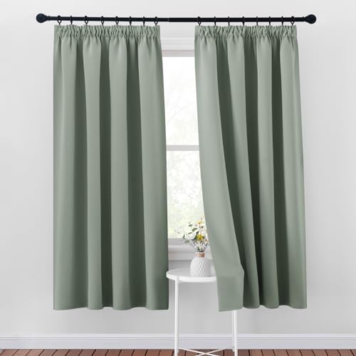 PONY DANCE Verdunklungsvorhänge mit Kräuselband für Schienen 2er Set H 175 x B 140 cm Salbeigrüne Gardinen Blickdicht Schlafzimmer Vorhänge Kurz Fenster Thermogardinen Hitzeschutz PONY DANCE Verdunklungsvorhänge mit Kräuselband für Schienen 2er Set H 175 x B 140 cm Salbeigrüne Gardinen Blickdicht Schlafzimmer Vorhänge Kurz Fenster Thermogardinen Hitzeschutz von PONY DANCE