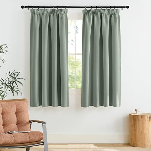 PONY DANCE Verdunklungsvorhänge mit Kräuselband für Schiene 2er Set H 145 x B 140 cm Salbeigrüne Gardinen Blickdicht Schlafzimmer Vorhänge Kurz Fenster Thermogardinen Hitzeschutz PONY DANCE Verdunklungsvorhänge mit Kräuselband für Schiene 2er Set H 145 x B 140 cm Salbeigrüne Gardinen Blickdicht Schlafzimmer Vorhänge Kurz Fenster Thermogardinen Hitzeschutz von PONY DANCE