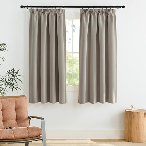 PONY DANCE Wärmisolierende Vorhänge mit Kräuselband 2er Set H 145 x B 140 cm Verdunkelnde Gardinen für Schienensystem Verdunklungsvorhänge Schlafzimmer Thermogardine, Sandfarben PONY DANCE Wärmisolierende Vorhänge mit Kräuselband 2er Set H 145 x B 140 cm Verdunkelnde Gardinen für Schienensystem Verdunklungsvorhänge Schlafzimmer Thermogardine, Sandfarben von PONY DANCE