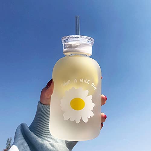 PPuujia Glasflasche mit Gänseblümchen-Motiv, Milchsaft, süße Wasserflasche aus Milchglas mit Strohhalm, Kawaii-Trinkflaschen mit Skala von PPuujia