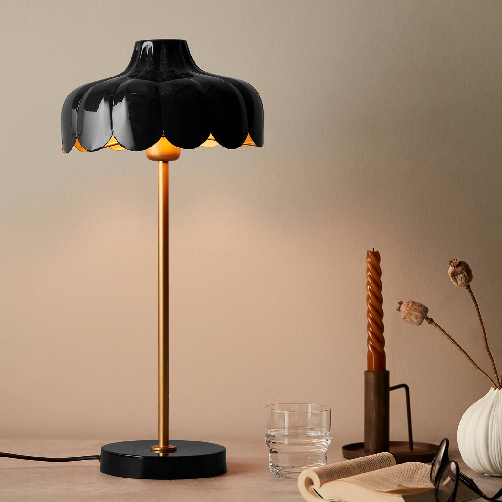 PR Home Wells Tischlampe schwarz/gold von PR Home