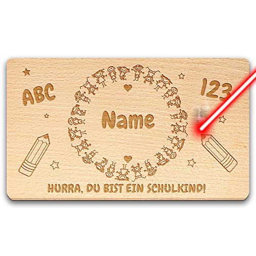 Frühstücksbrett mit Gravur zur Einschulung - Hurra, du bist ein Schulkind - mit Wunschname personalisiert - Einschulungsgeschenk für Mädchen und Jungen | Personalisiert mit Lasergravur von PR Print Royal