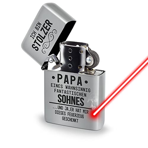 PR Print Royal Benzin-Feuerzeug mit Gravur - Stolzer Papa eines fantastischen Sohnes - Sturmfeuerzeug gravieren, Benzin nachfüllbar I Chrom-Optik PR Print Royal Benzin-Feuerzeug mit Gravur - Stolzer Papa eines fantastischen Sohnes - Sturmfeuerzeug gravieren, Benzin nachfüllbar I Chrom-Optik von PR Print Royal
