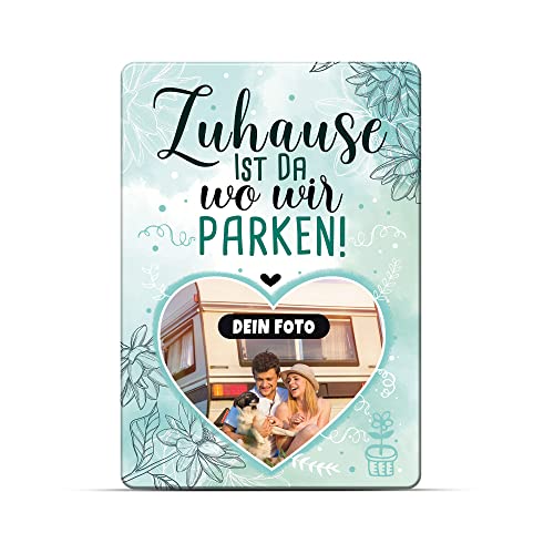 PR Print Royal Camping Blech-Schild selbst gestalten - Zuhause ist da wo wir parken - Metall-Poster mit Foto - Geschenk für Camper, Camping-Zubehör - Schild A6 I Personalisiertes Geschenk PR Print Royal Camping Blech-Schild selbst gestalten - Zuhause ist da wo wir parken - Metall-Poster mit Foto - Geschenk für Camper, Camping-Zubehör - Schild A6 I Personalisiertes Geschenk von PR Print Royal