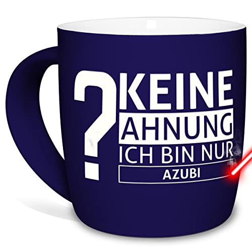 PR Print Royal Tasse mit Gravur & Spruch - Keine Ahnung, ich Bin nur Azubi - Lustiges Geschenk für Kollegen, Arbeit, Büro - Keramik außen gummiert, Blau, 300 ml I Personalisierte Lasergravur von PR Print Royal