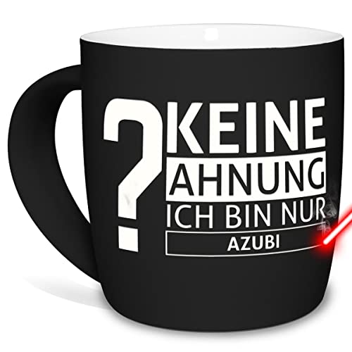 PR Print Royal Tasse mit Gravur & Spruch - Keine Ahnung, ich Bin nur Azubi - Lustiges Geschenk für Kollegen, Arbeit, Büro - Keramik außen gummiert, Schwarz, 300 ml I Personalisierte Lasergravur von PR Print Royal