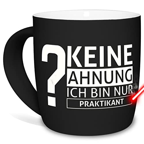 PR Print Royal Tasse mit Gravur & Spruch - Keine Ahnung, ich Bin nur Praktikant - Lustiges Geschenk für Kollegen, Arbeit, Büro - Keramik außen gummiert, Schwarz, 300 ml I Personalisierte Lasergravur von PR Print Royal