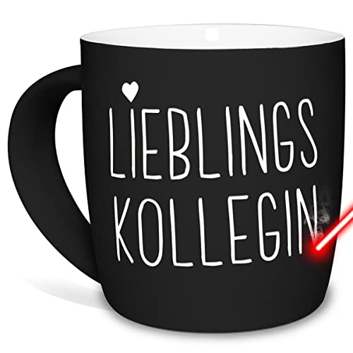 PR Print Royal Tasse mit Gravur & Spruch - Lieblingskollegin - Geschenk für Kollegen, Lieblingskollegin, Arbeit, Büro - Keramik außen gummiert, Schwarz, 300 ml I Personalisierte Lasergravur von PR Print Royal