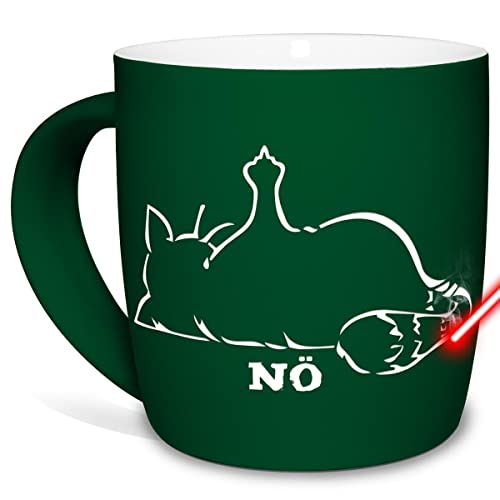 PR Print Royal Tasse mit Gravur und Spruch - Nö Katze zeigt Mittelfinger - Lustiges Geschenk für Freunde, Katzen-Motiv, Keramik außen gummiert, Grün, 300 ml I Lasergravur von PR Print Royal