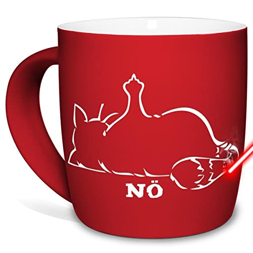 PR Print Royal Tasse mit Gravur und Spruch - Nö Katze zeigt Mittelfinger - Lustiges Geschenk für Freunde, Katzen-Motiv, Keramik außen gummiert, Rot, 300 ml I Lasergravur von PR Print Royal