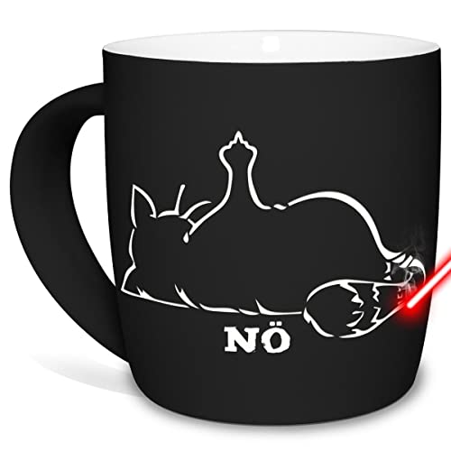 PR Print Royal Tasse mit Gravur und Spruch - Nö Katze zeigt Mittelfinger - Lustiges Geschenk für Freunde, Katzen-Motiv, Keramik außen gummiert, Schwarz, 300 ml I Lasergravur von PR Print Royal