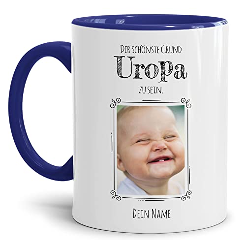 PR Print Royal Tasse mit Spruch - Der schönste Grund Uropa zu Sein - Personalisierbare Keramiktasse mit Namen und Foto - Geschenk Uropa - Innen & Henkel Dunkelblau, 300 ml von PR Print Royal