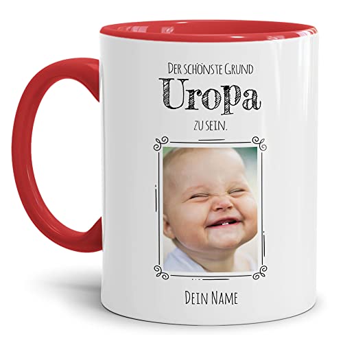 Tasse mit Spruch - Der schönste Grund Uropa zu sein - Personalisierbare Keramiktasse mit Namen und Foto - Geschenk Uropa - Innen & Henkel Rot, 300 ml von PR Print Royal